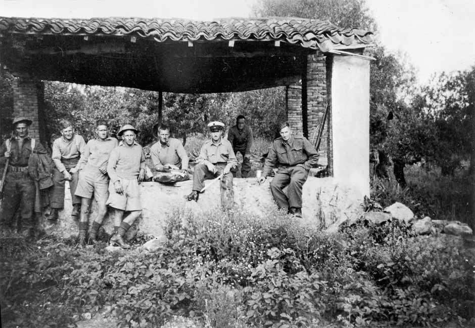 New Zealand machine gunners on Crete