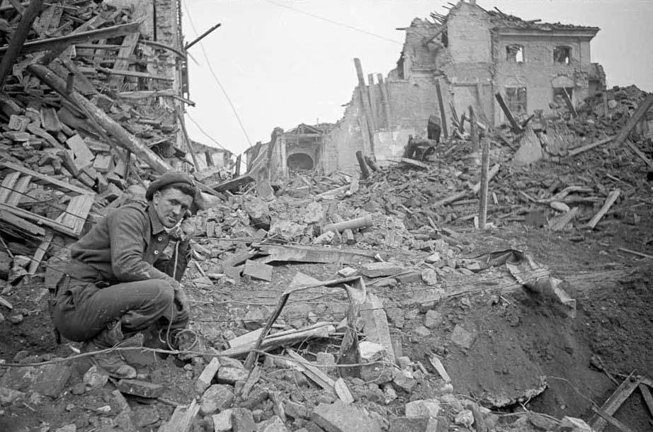Ruins at Faenza during the Italian campaign
