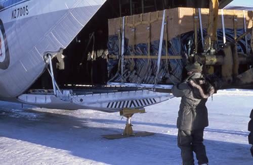 Returning bodies of Erebus victims