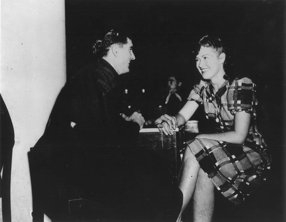 American serviceman chatting up Kiwi woman
