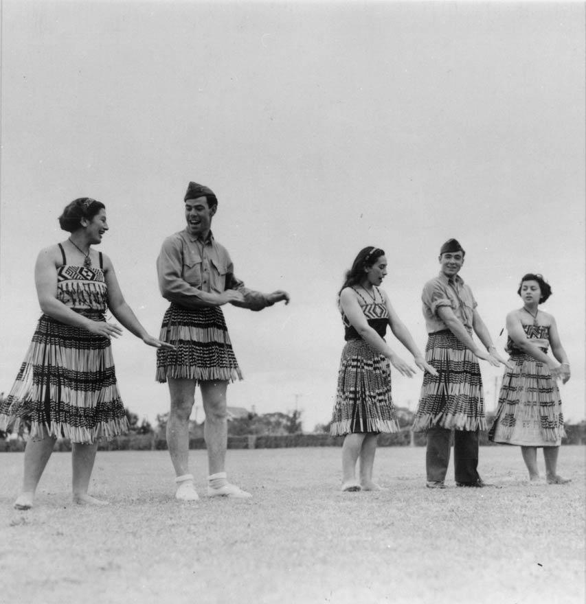 US Marines learning Māori dance