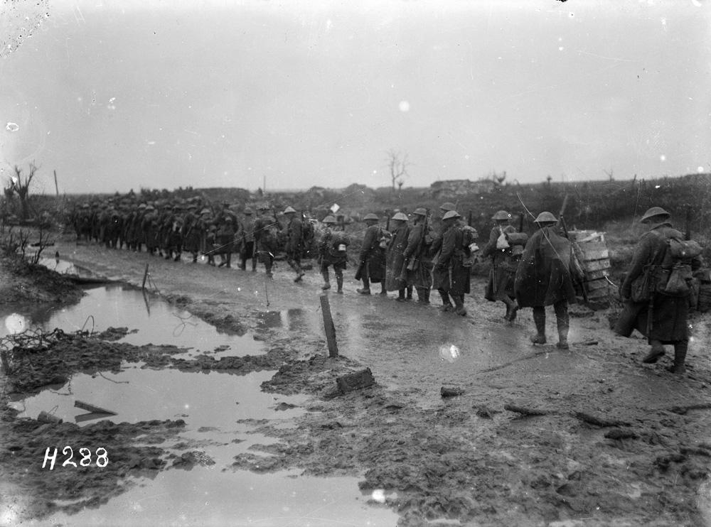 New Zealand troops move toward Gravenstafel Spur