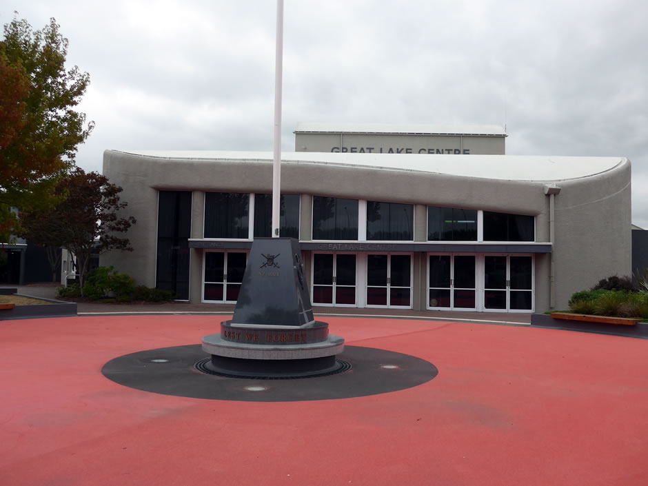 Taupō war memorial cenotaph