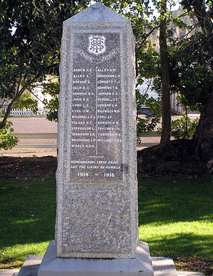 Thames High School memorials