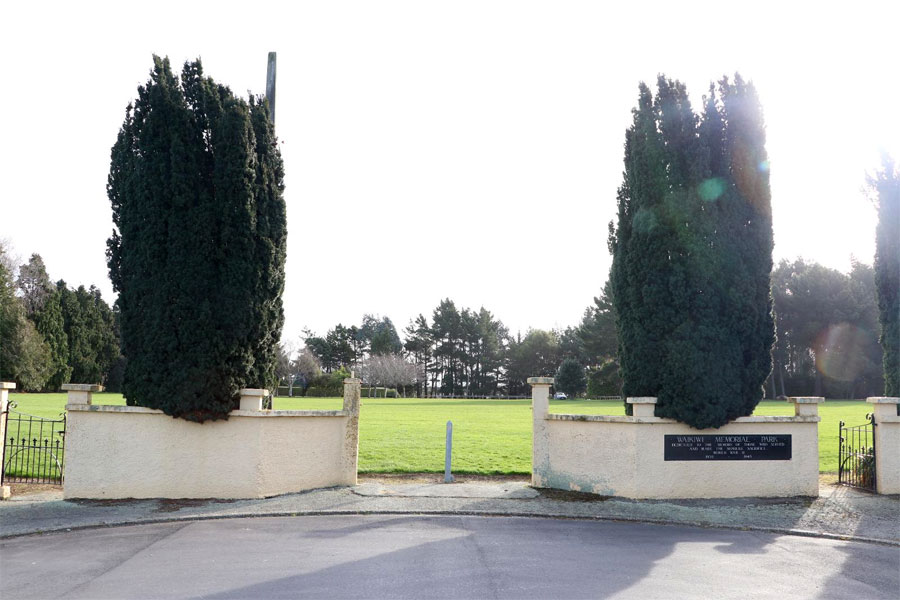 Waikiwi War Memorial Park gates